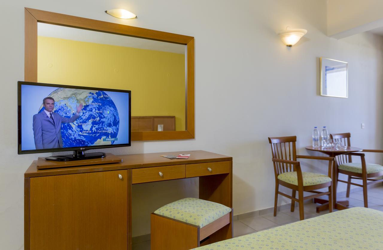 Double or Twin Room with Partial Sea View
