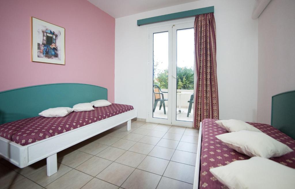 Superior One-Bedroom Apartment,58463815:JPEG