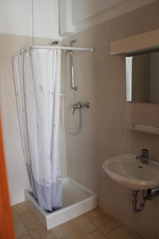Studio (2 Adults)
