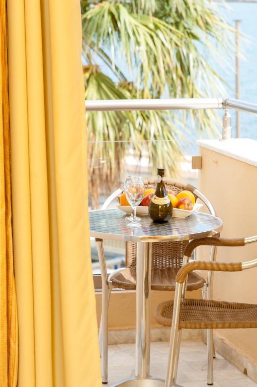 Double or Twin Room with Sea View