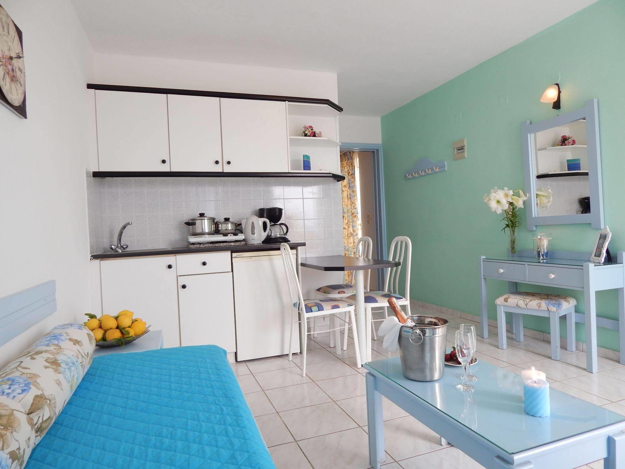 Deluxe One-Bedroom Apartment