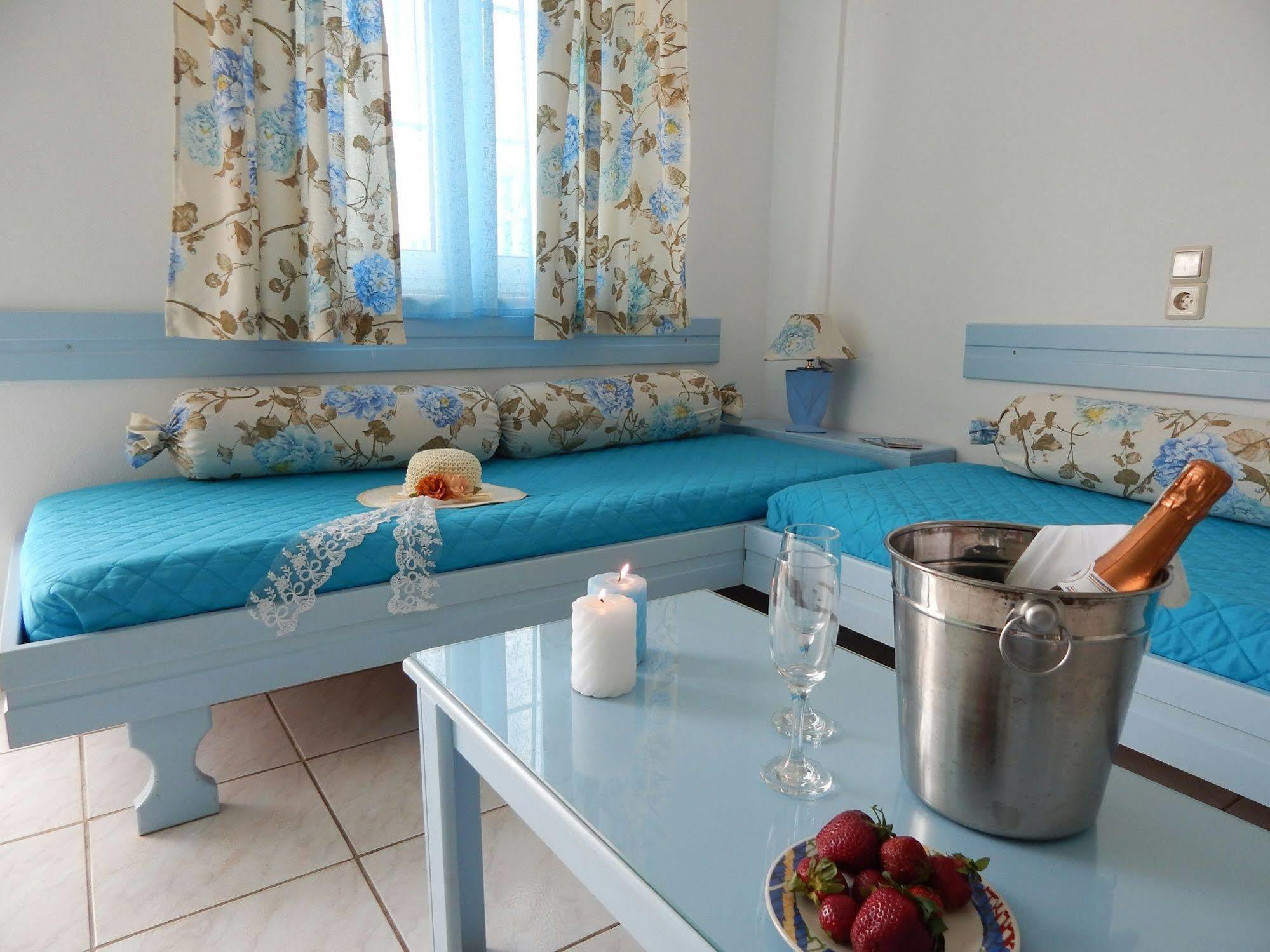 Deluxe One-Bedroom Apartment