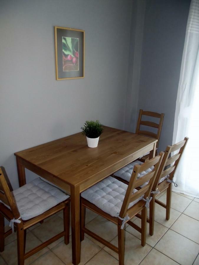 One-Bedroom Apartment,890235235:JPEG