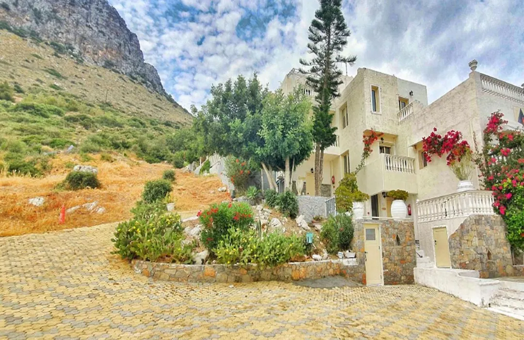 Spacious Room In Creta For 3 People, With Ac, Swimming Pool And Nature-1