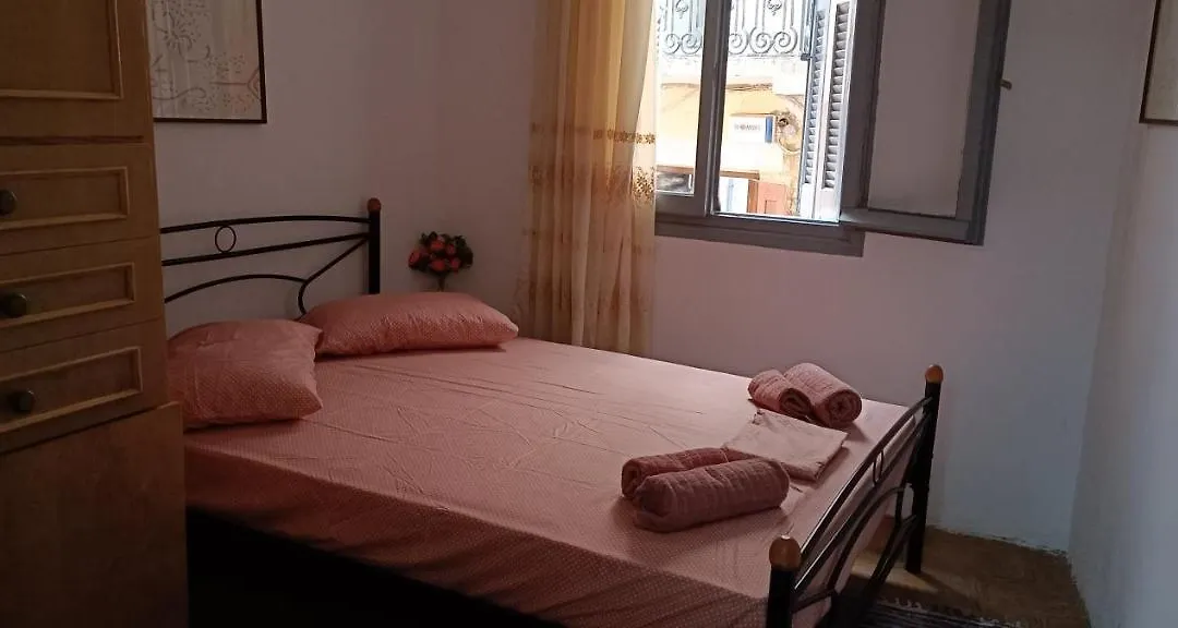 Comfortable And Spacious Stone Traditional Apartment-1
