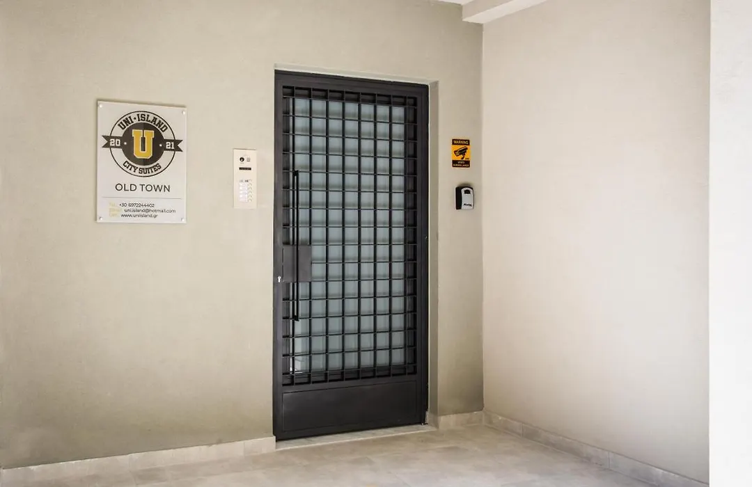 Uni Island - Old Town Suites-1