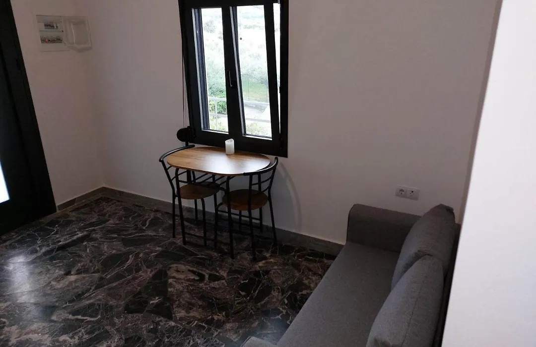 Helios Stays - Sisi Private Apartments-1