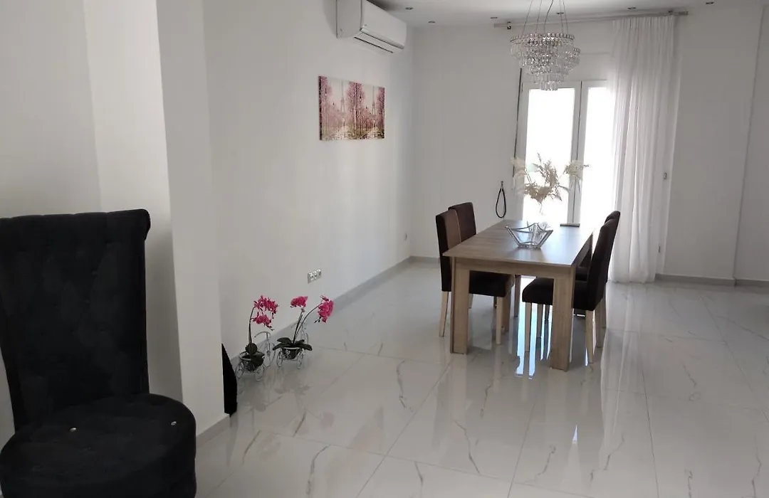 Despina'S Luxury Apt Downtown-1