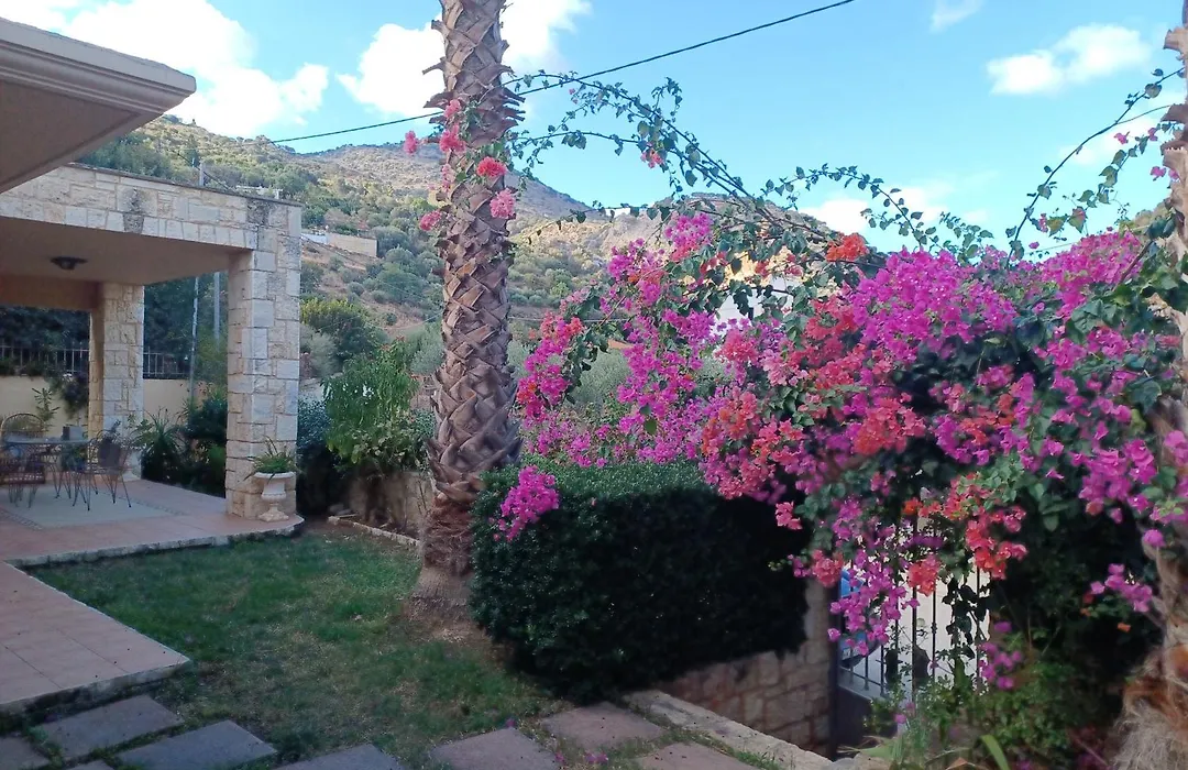 Heraklion Comfy House With Mountain View-1