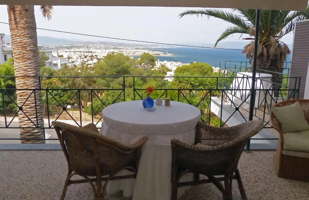 Akrotiri Hotel-1