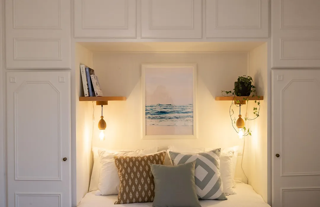 Mid-Century Modern Villa Vintage Charm-1