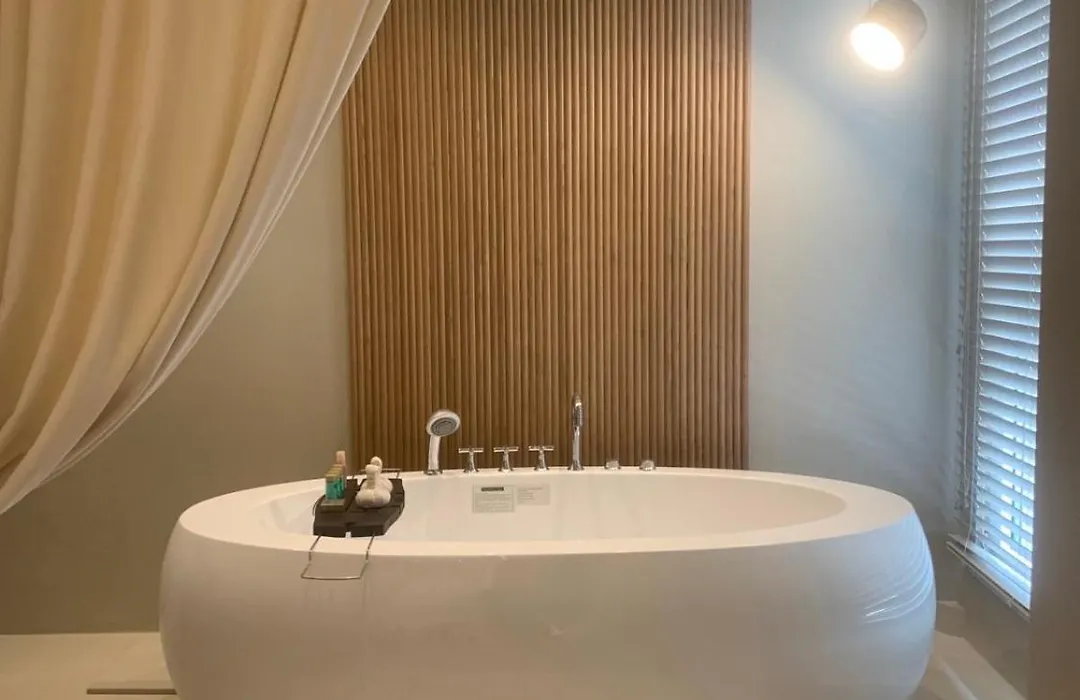 Khroma Luxury Suite 1 Beach Front Apartment-1