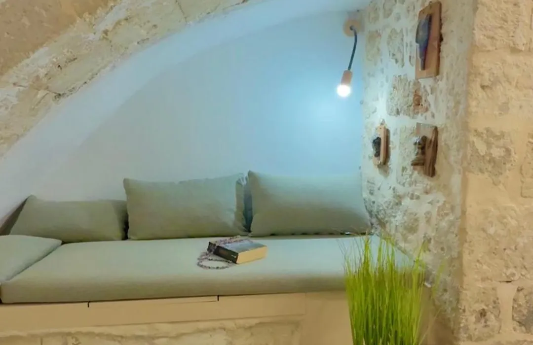 Ink Hotels Phos-1