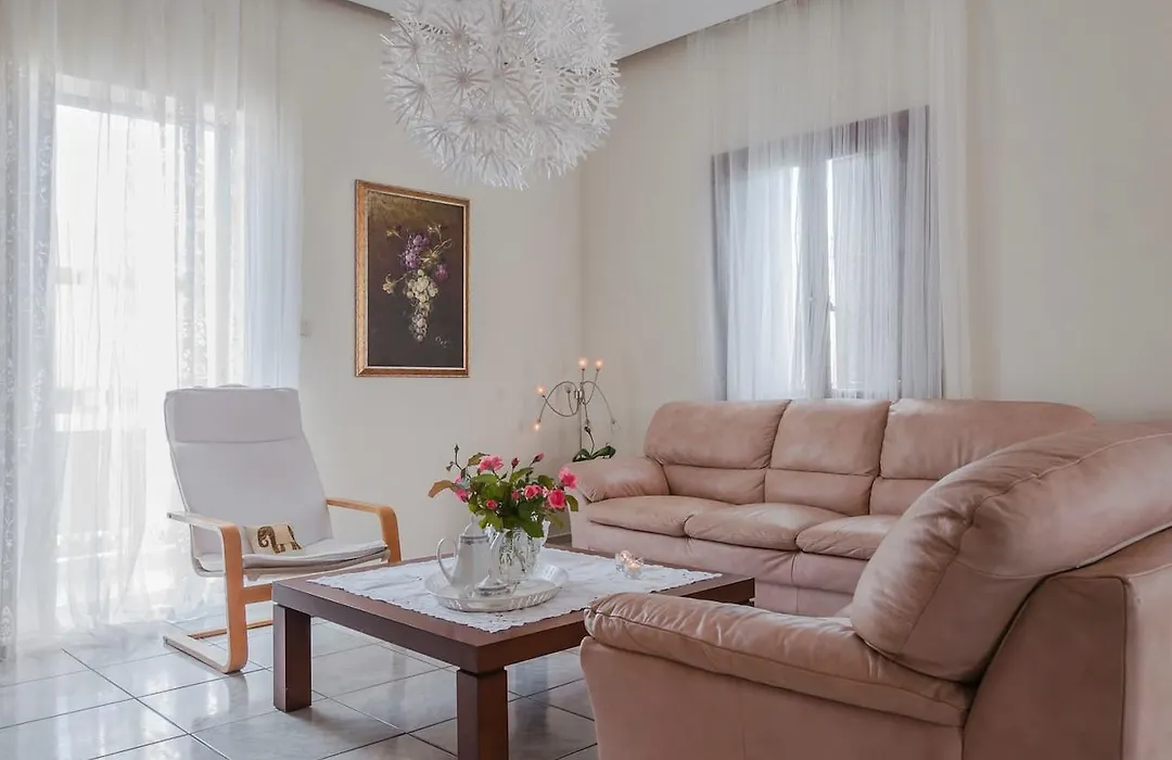 Anna'S Beautiful Apartment-1