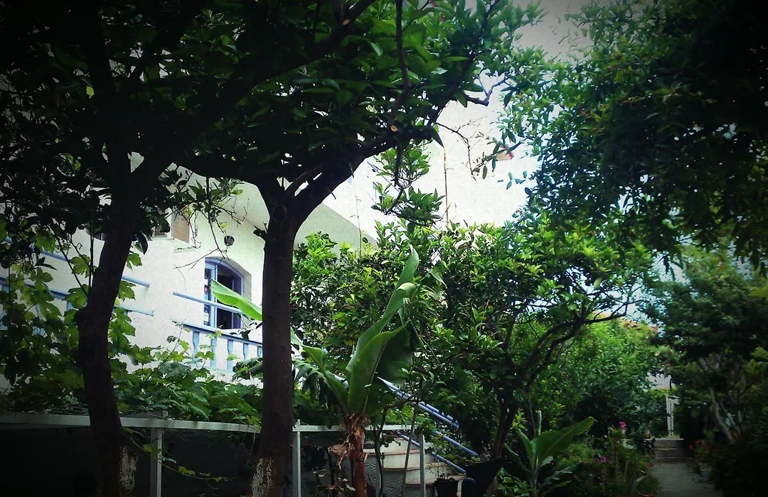 Neon Hotel-1