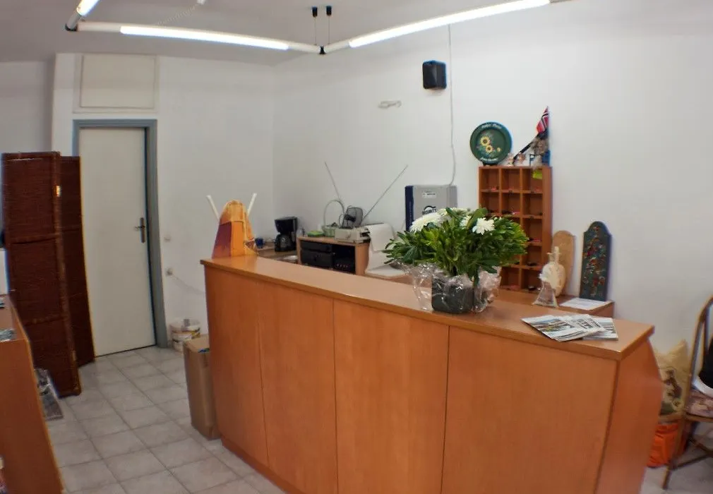 Andys Plaza-1