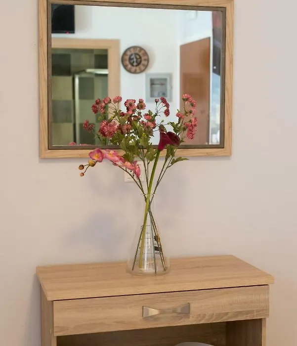 Christina'S Luxury Apartment-1