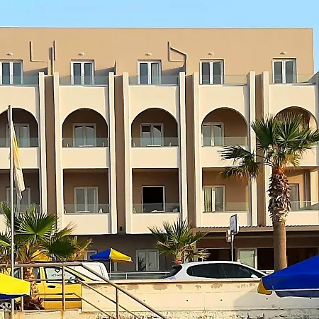 Marilyn Apartments-3