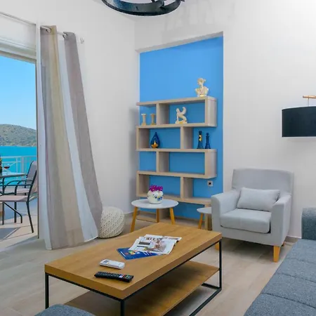 Margarita'S Seafront Luxury Apartment-2