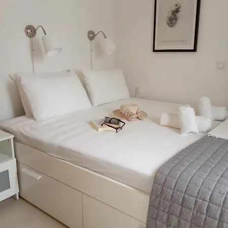 Nikis Apartment 3-3