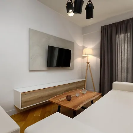 Cozy Downtown Apartment-3
