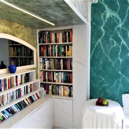 Entire Private Suite Sea Full View With Balcony, Shared Pool And Air Conditionin (Adults Only)-3