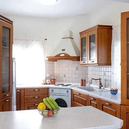 Spacious Villa In Gerani With Pool And Parasol-2