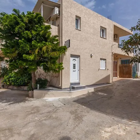 Guests Apartments In Sissi Creta-3