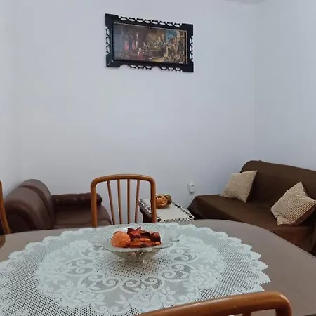 Comfortable And Spacious Stone Traditional Apartment-2