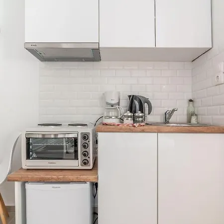Renovated Studio Near Downtown-2