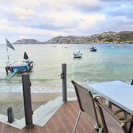 Mpitzarakis Studio On The Beach-3