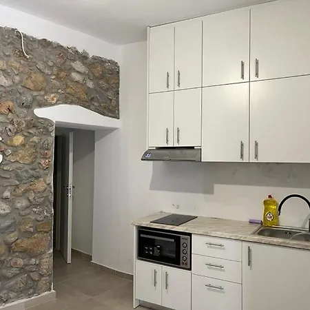 Helios Stays - Sisi Private Apartments-2