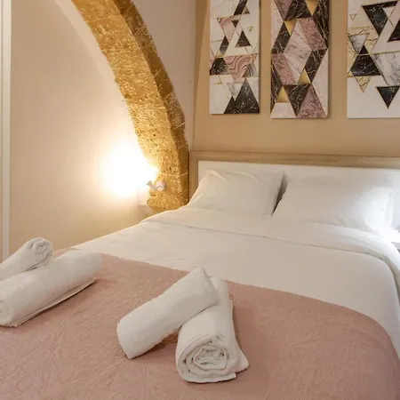 Mitos Cozy Rooms-2