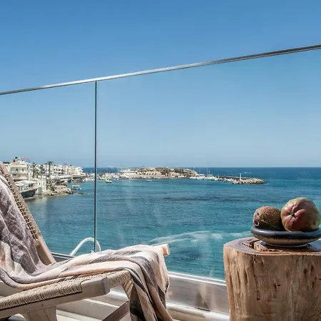 Khroma Luxury Suite 1 Beach Front Apartment-2