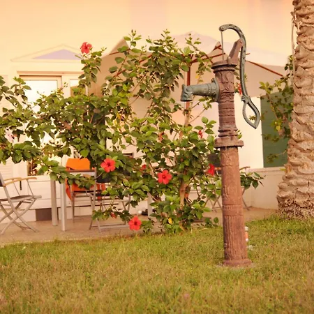 Akrotiri Hotel-2