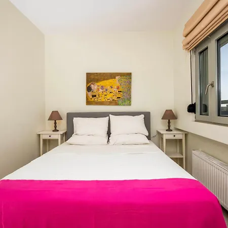 Vivian Art Apartments-2