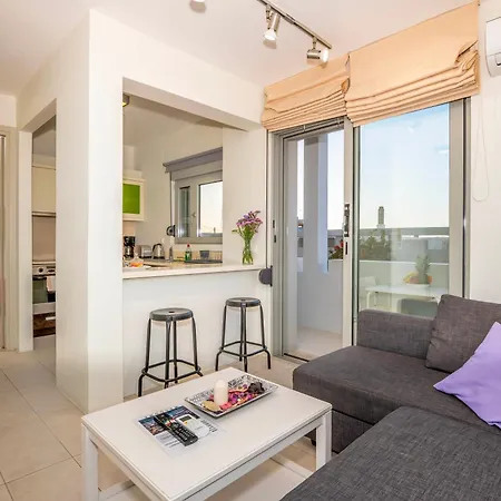Vivian Art Apartments-3