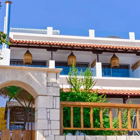 Laia Seafront Luxury Apartments-3