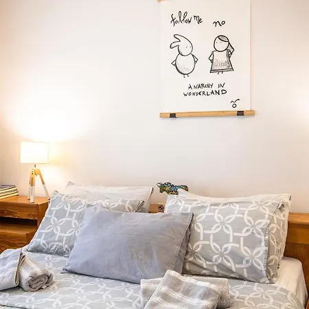 Artistic Getaway Home - Super Central-3