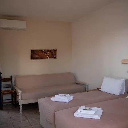 Voukelari Rooms-2