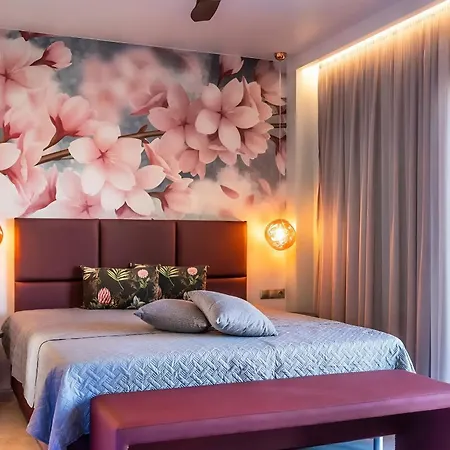 La Reve Luxury Apartments With Private Jacuzzi-3