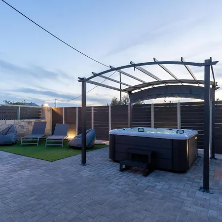 Md Residence With Private Jacuzzi Near The Beach-3