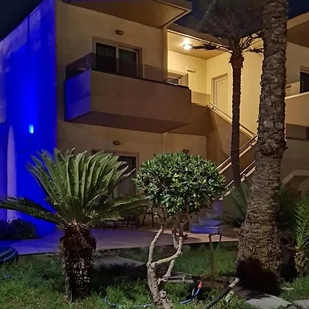 Lola'S Hotel-3