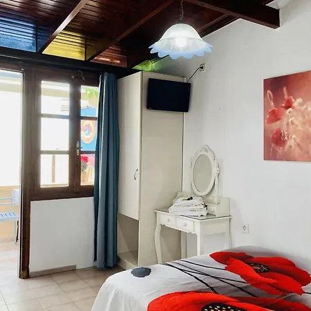 Anemones Rooms-3