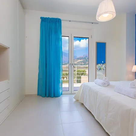 Michaela Beach House, Walk To Beach Shops & Dining, By Thinkvilla-2