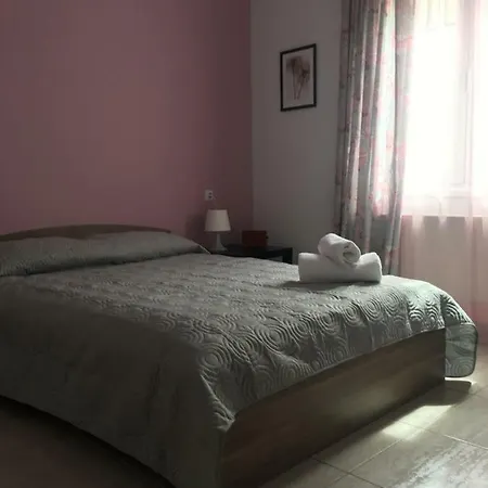 Central Luxury Apartment-3