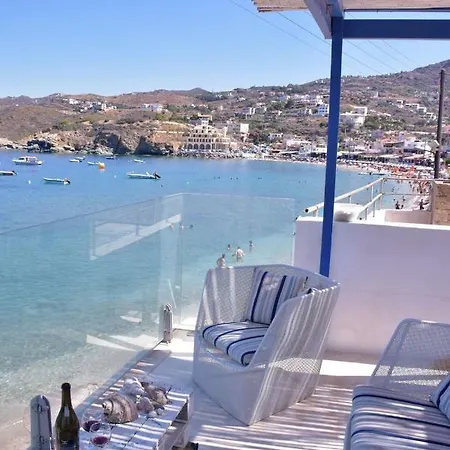 Mpitzarakis Studio On The Beach-2