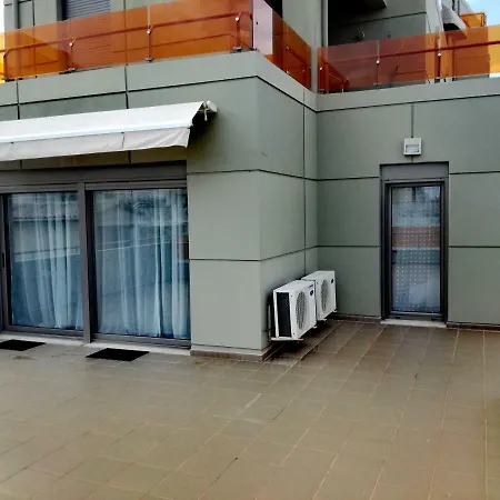 Spacious And Modern Downtown Apartment-2