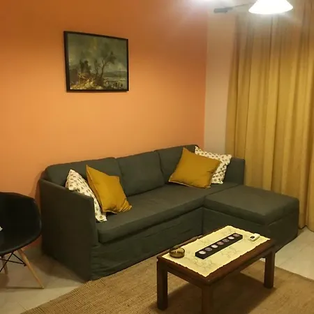 Central 2-Bedroom Luxury Apartment-2