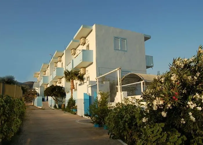 Helios Studios And Apts Makrýgialos